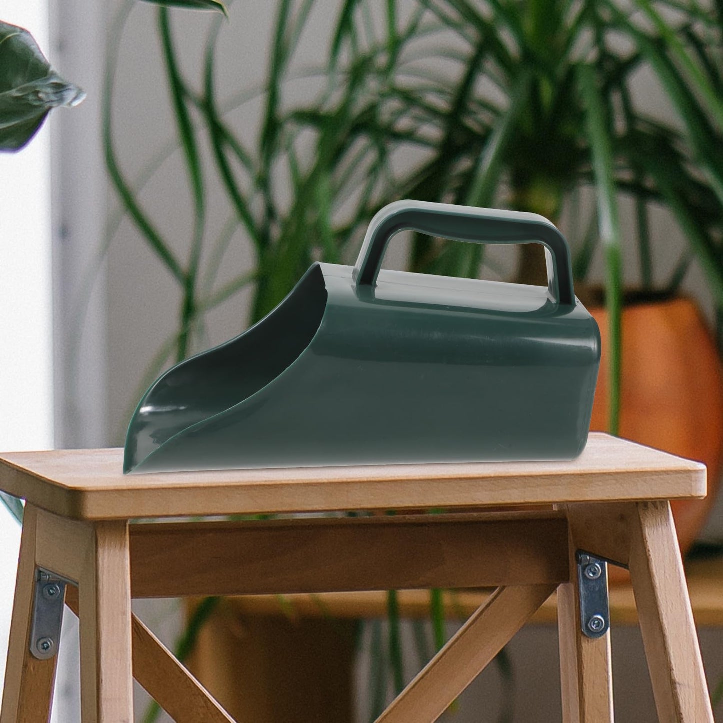 Housoutil Multifunctional Garden Soil Scoop Shovel for Bonsai and Potted Plants, Military Green Large Plastic Soil Shovel with Sifting Function for Planting and Potting Tasks