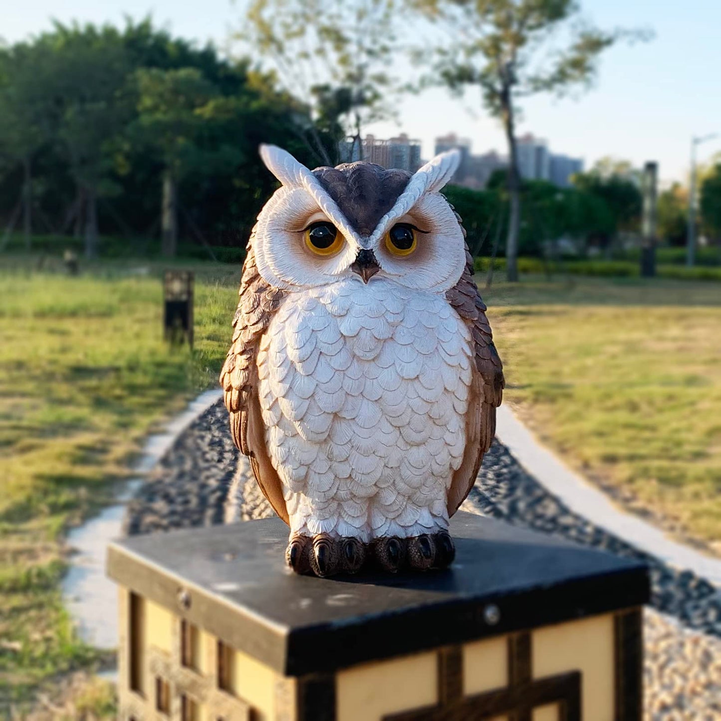 Tolatr Owl Statue Garden Decor, Resin Waterproof Halloween Indoor Outdoor Lawn Yard Patio Office Living Room Decoration Gifts for Mom Women (8.3 Inch)