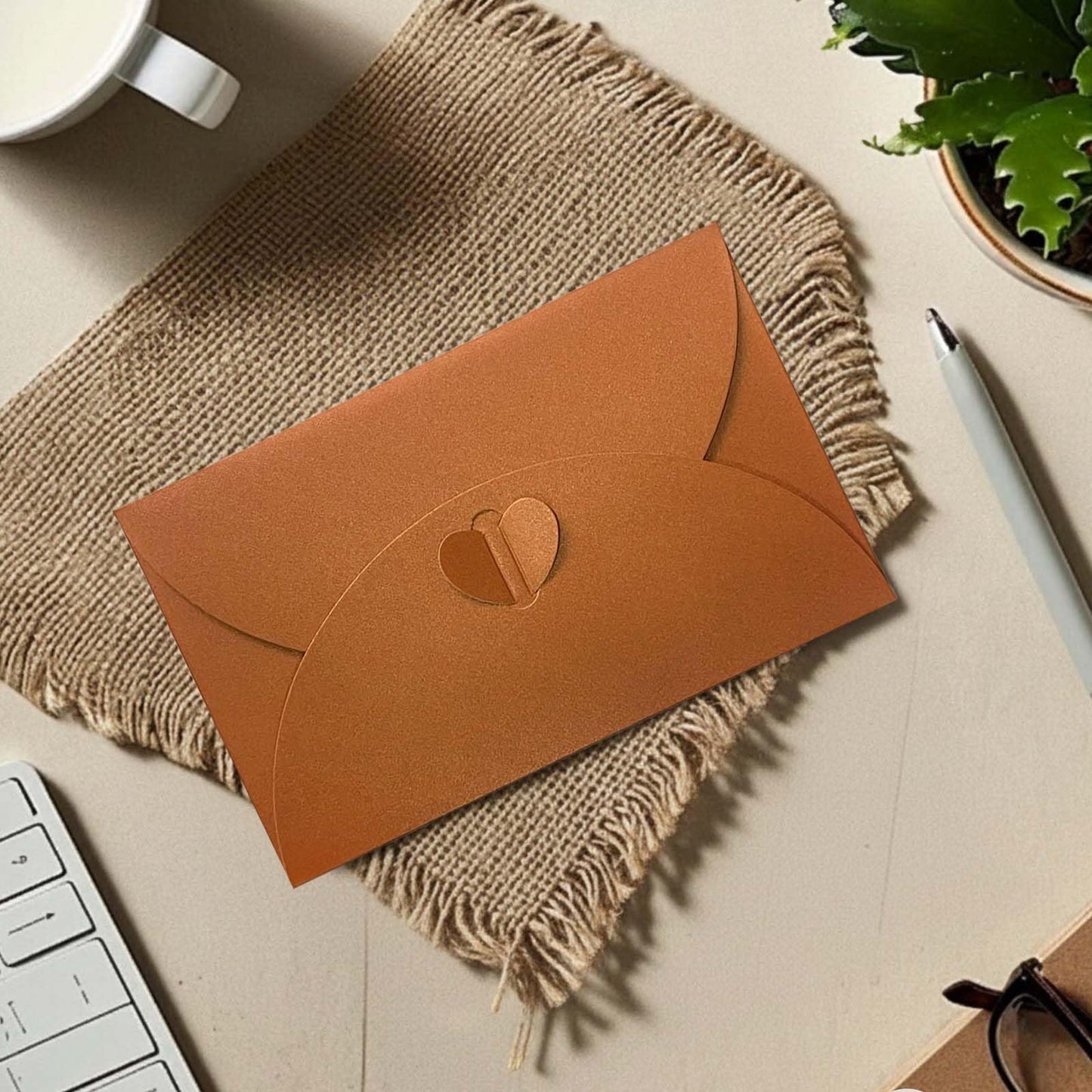 50 Pieces Gift Card Envelopes with Heart Clasp, 4x6 Vintage Envelopes for Wedding Birthday Party Invitation Greeting Cards (Bronze)