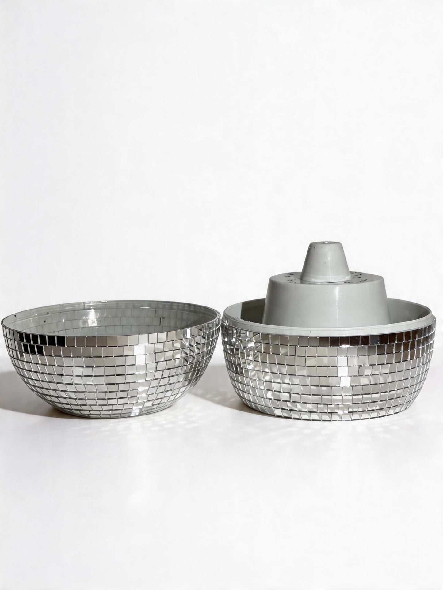 Qiumyanlod Disco Ball Planter,Disco Ball Vase,Disco Flower Pot,Plant Pots,Plant Holder,Silver Mirror Ball Planter,Disco Ball Decoration for Party, Office, Kitchen,Plastics,5 x 5 x 4 inch