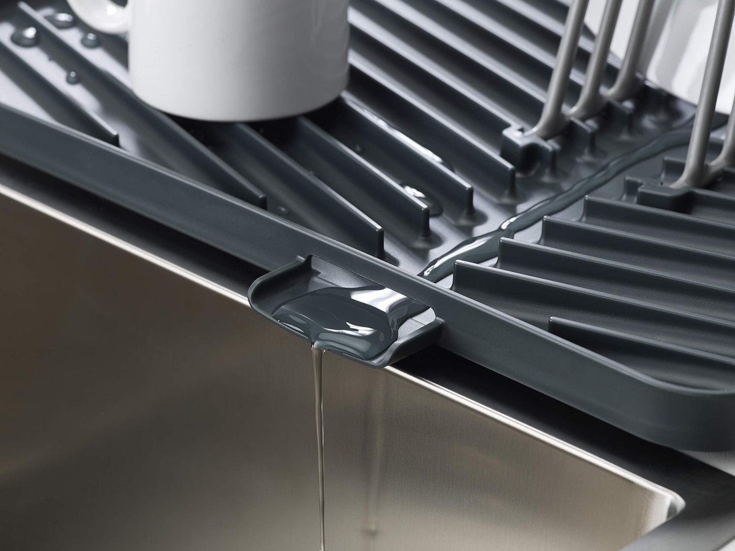 Joseph Joseph Flip-up Adjustable draining board - Grey