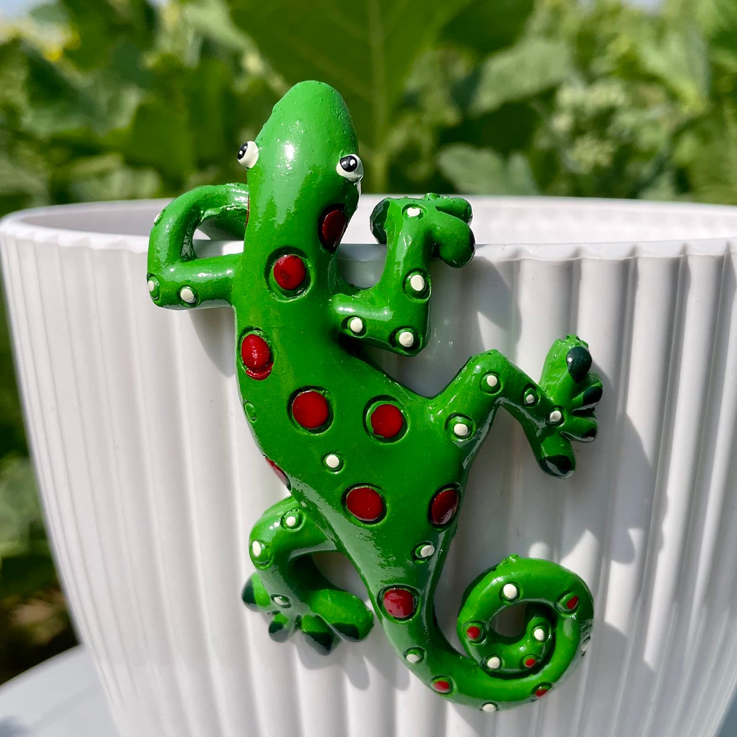 JARPSIRY 4Pcs Resin Climbing Gecko Flower Pot and Vase Hugger, Planter Edge Accessories, Terrarium Hanger Decorations, Garden Yard Ornaments