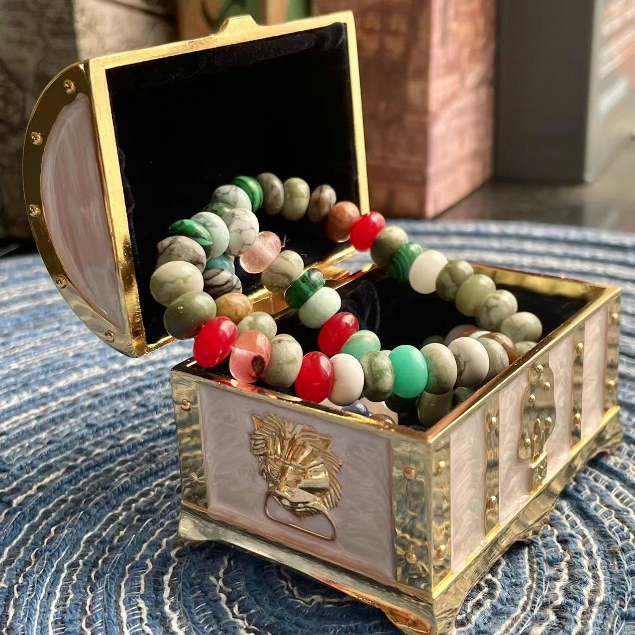 Truewon Vintage Metal Jewelry Chest Treasure Trinket Box, Gem Storage Tray Ring Earrings Necklace Keepsake Gift Holder Case Bag for Girls Ladies Women (Small Golden White)