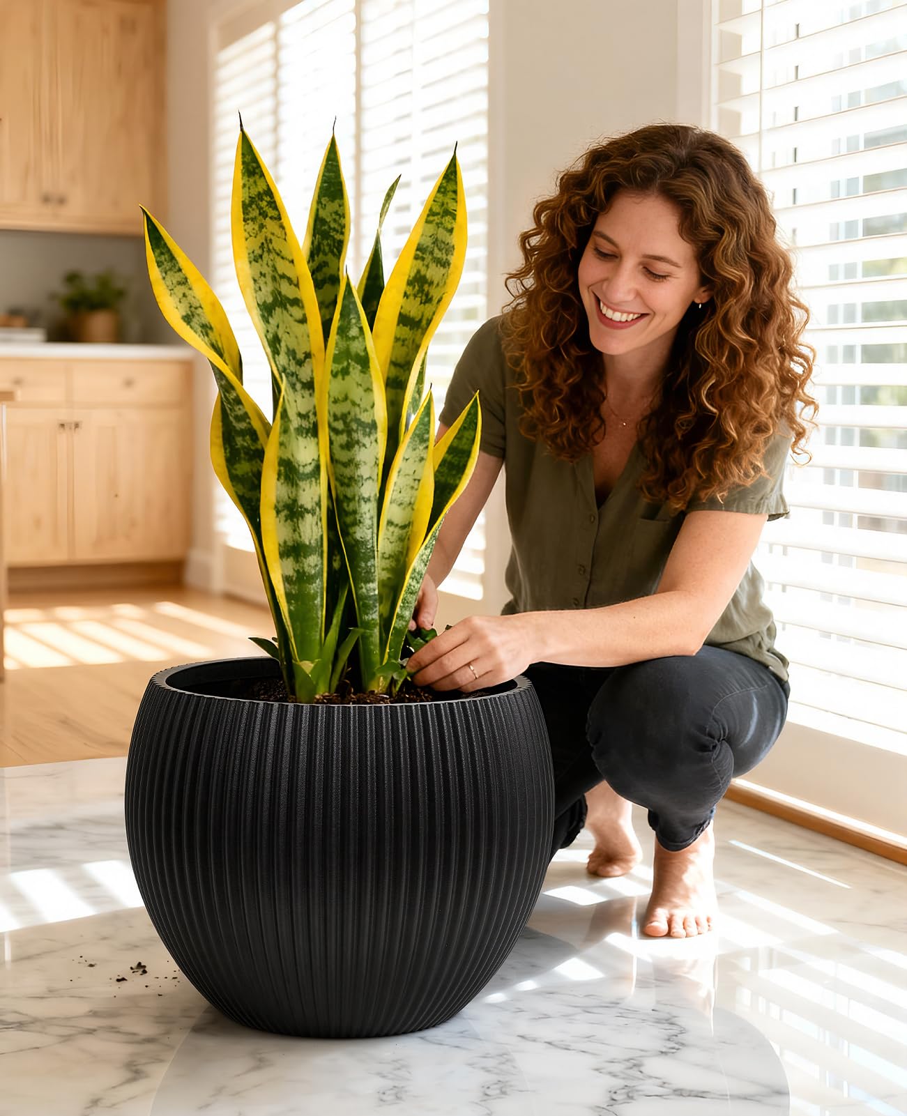 homenote Flower Pots 14.5 Inch,Large Plant Pots Indoor with Drainage,Plastic Pots for Plants,Garden Pots for Outdoor,Large Planters for Indoor Plants,Big Plastic Planter,Black