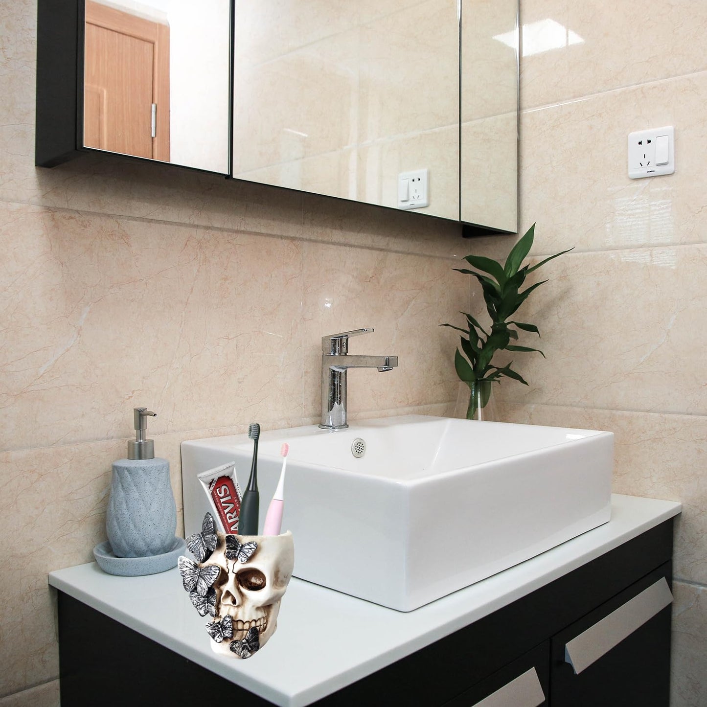Fsocpen Skull Pen Holder,Skull Makeup Brush Holder,Bathroom storage Holder,Spooky Goth Decorations,Halloween Decoration,Vanity, Desk, Office Organizer, Stationary, Decor Planter