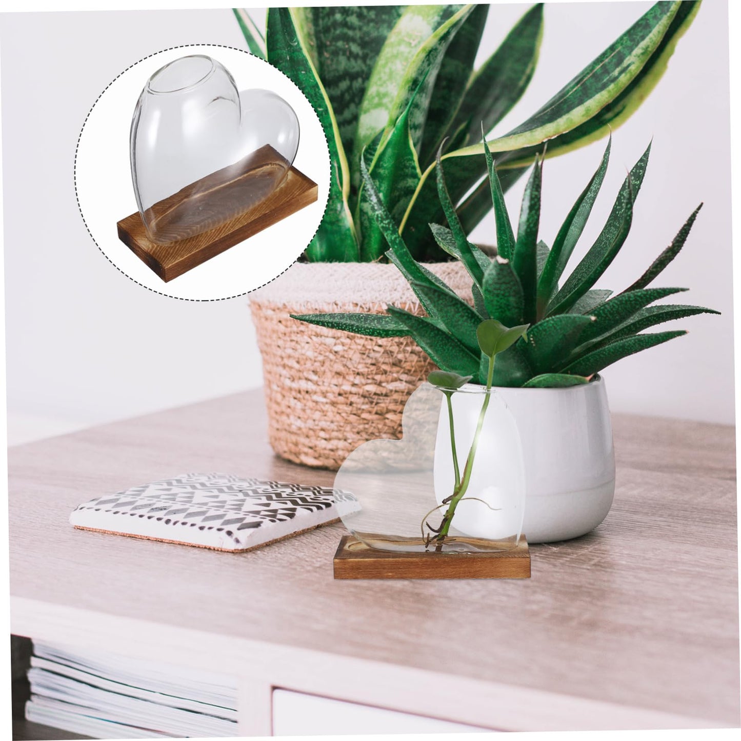 SUPVOX Heart Shaped Glass Vase: Hydroponic Plants Station with Wooden Base Propagation Terrarium Container for Home Offices Windowsill Decors
