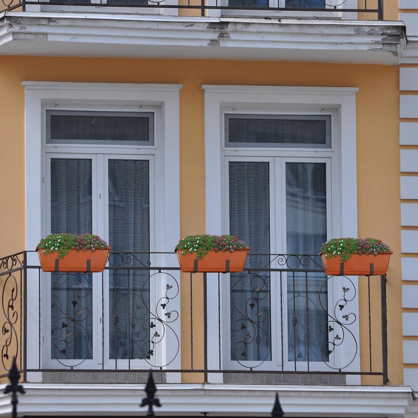 FANSXIVITA Railing Planter Boxes for Plants, 2 Pack Deck Hanging Planters for Railings, Over Railing Planter Box, 16.9 Inch Balcony Planters Railing Hanging with Metal Brackets, Red