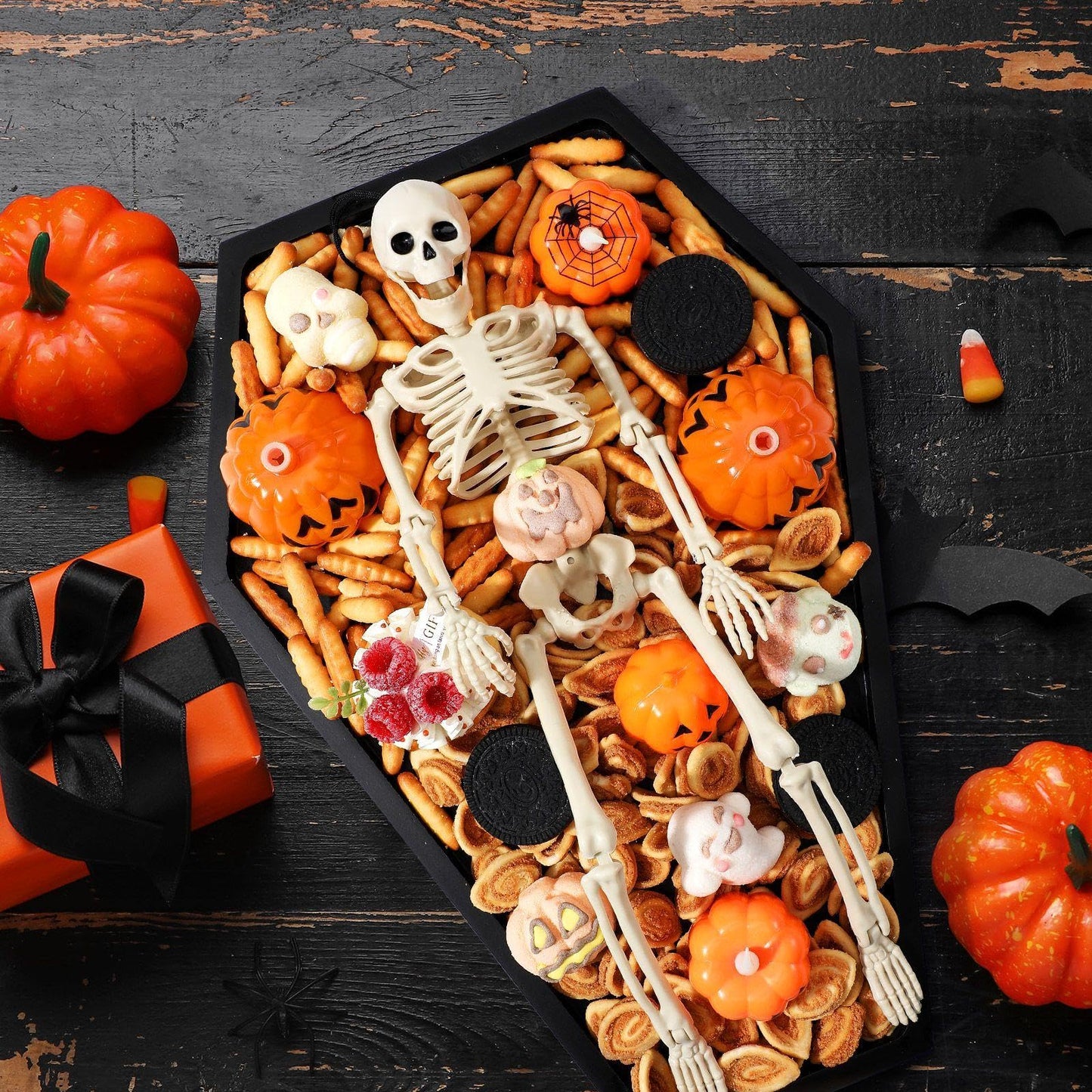 Seeloowy 17.8'' Halloween Coffin Charcuterie Board with 16" Skeleton Large Wooden Coffin Serving Tray Board Skeleton Spooky Gothic Home Decor for Halloween Party Gothic Accessories