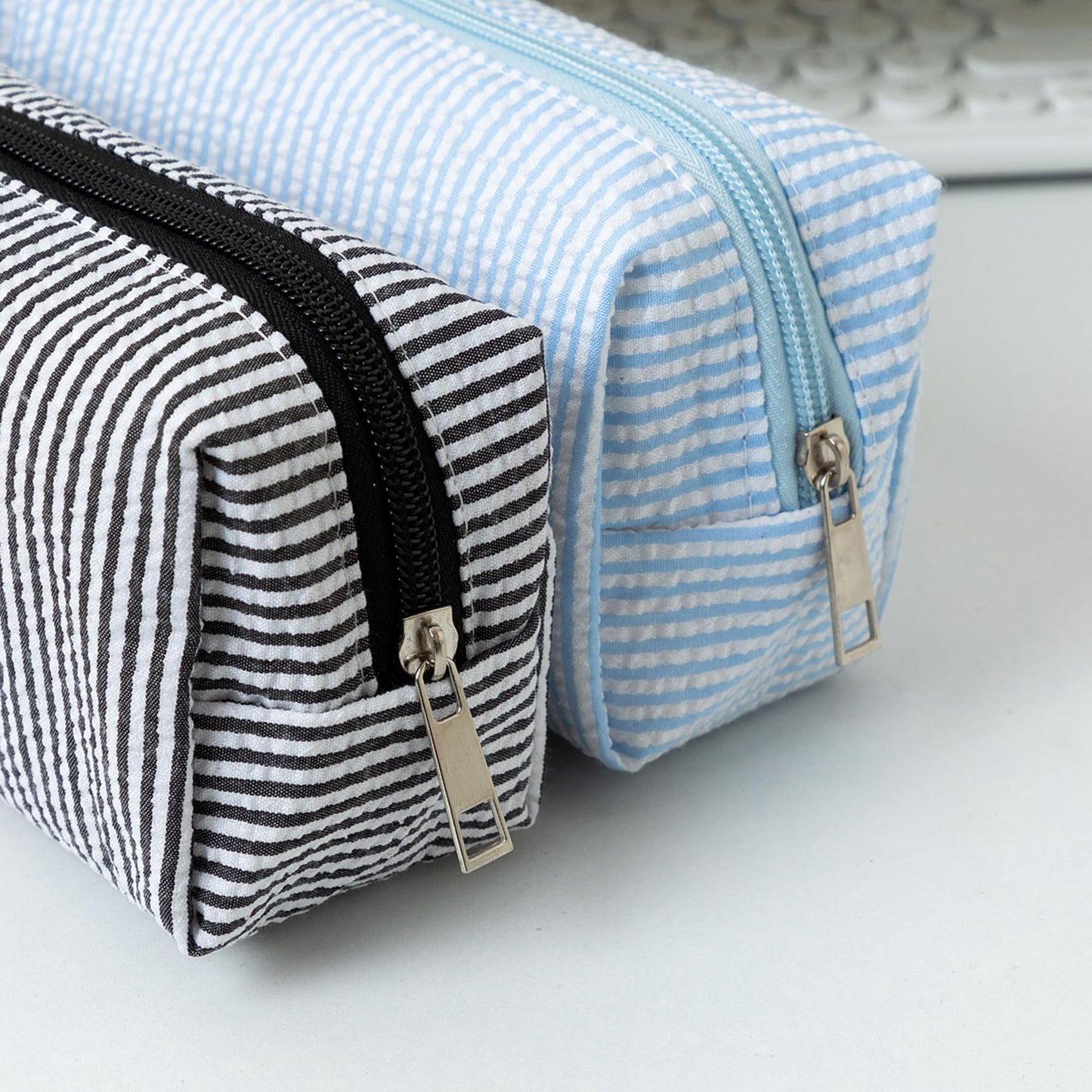 OZAOZ Cute Pencil Case Capacity Pencil Pouch Aesthetic Pen Bag Office Stationery Organizer Simple Sturdy Multifunctional Cosmetic Pouch (black)