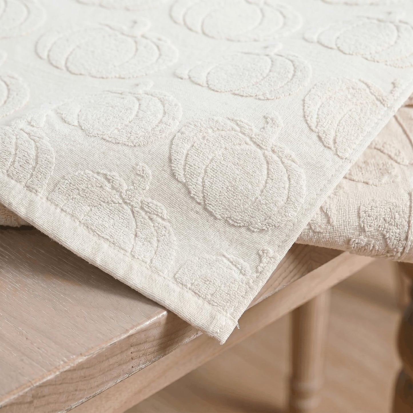 Artoid Mode Beige Soft 3D Jacquard Pumpkin 100% Cotton Fall Table Runner, Autumn Thanksgiving Holiday Kitchen Dining Table Decoration for Home Party Decor 13x72 Inch