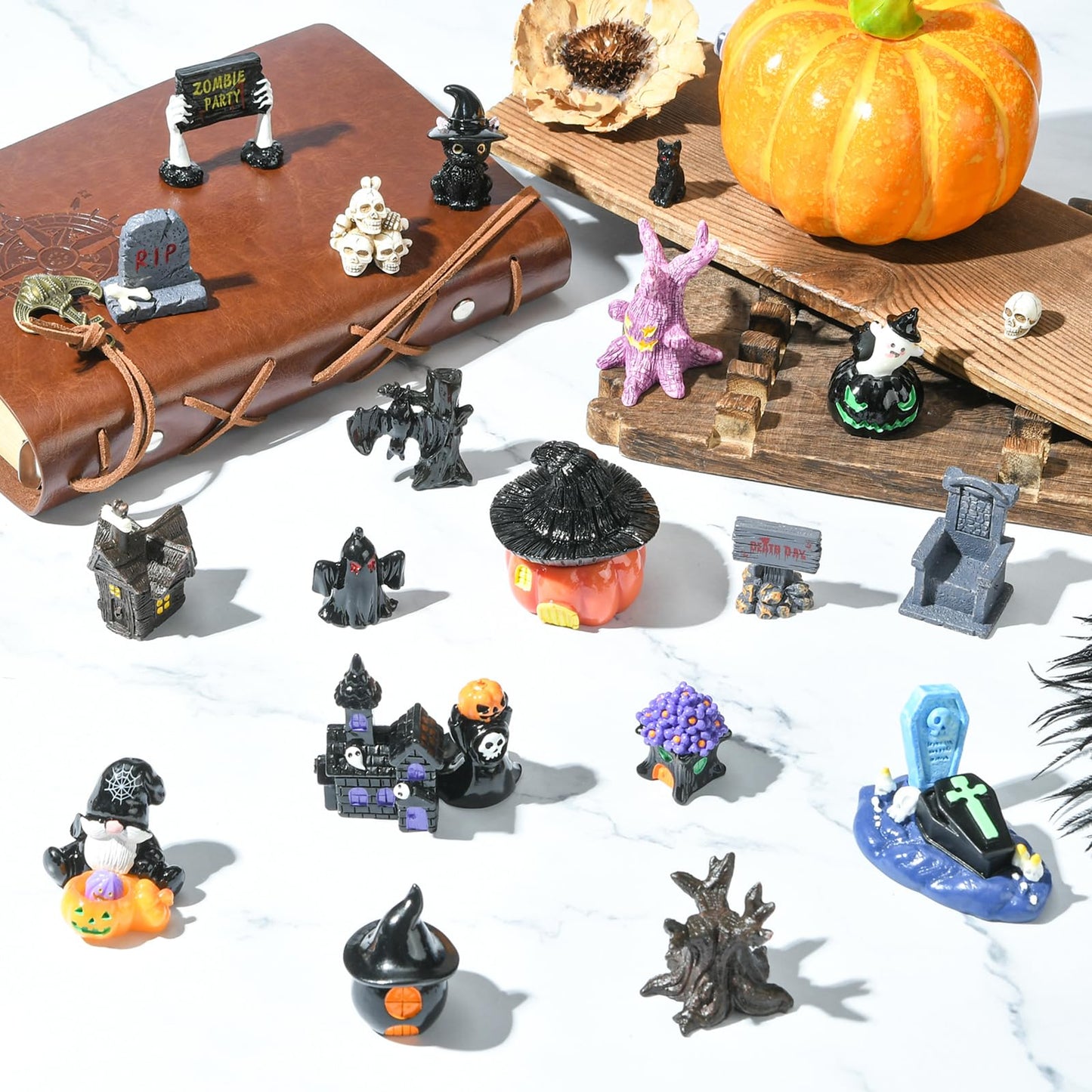 WEWAYSMILE 30Pcs Halloween Miniatures Figurines Mini Resin Pumpkins Skulls Ghost Figurines Tiny Coffin Halloween Village Figurine for Tabletop House Accessories Party Prop Decor