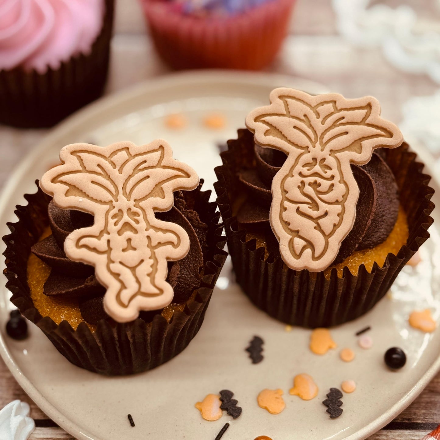 BAKERLOGY Roots of Magic Mini Cookie Cutter & Stamp Set (Shy & Screaming Mandrake Designs) – Cute Fantasy Fondant Embossing Stamp Cutters for Halloween Baking, Cupcake Toppers & Wizard-Themed Treats