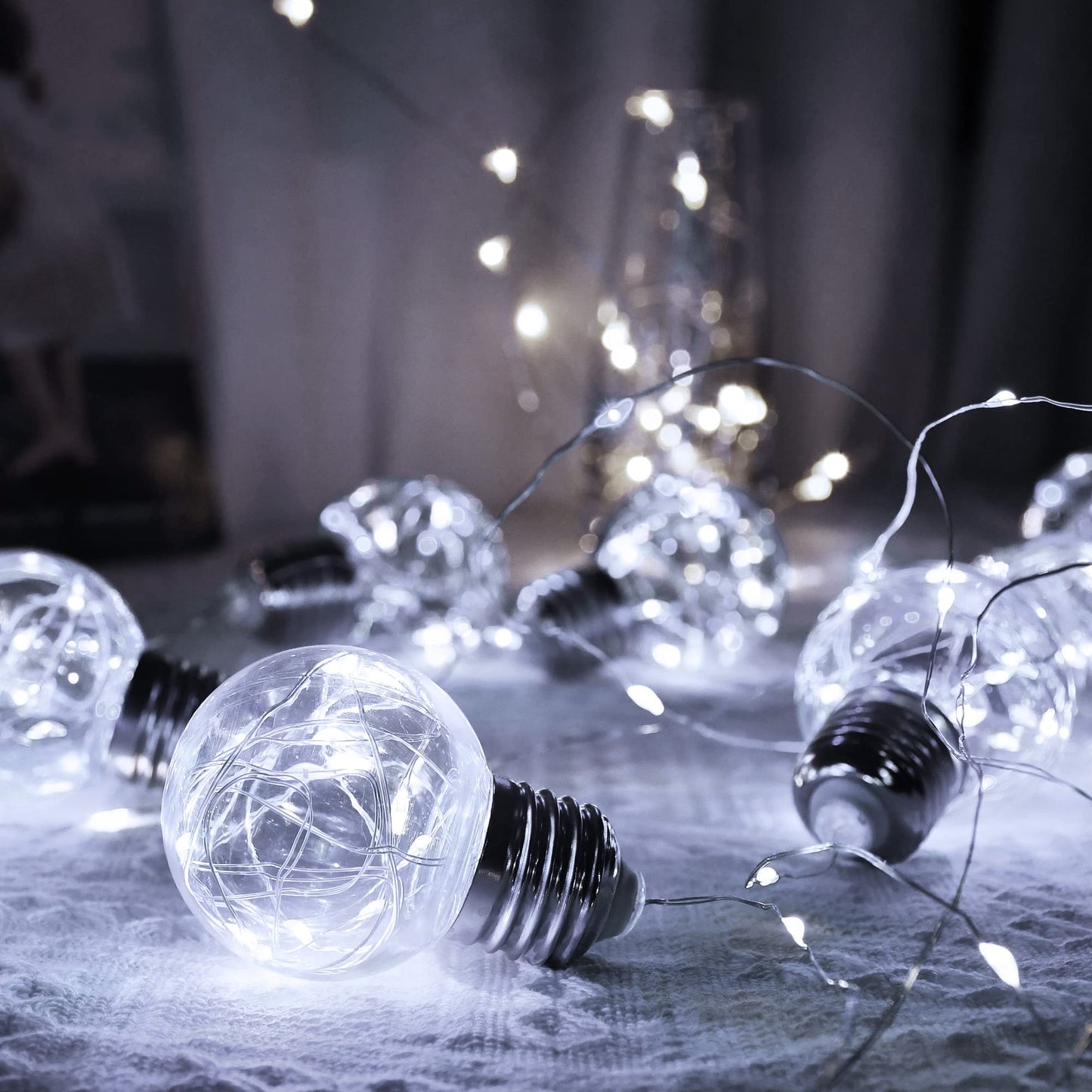YOLIGHT Wishing Ball Curtain Lights 200 LED Window Curtain String Lights with Remote, USB Battery Powered Twinkle Globe Fairy Lights for Wedding Party Bedroom Halloween Christmas Decoration (White)