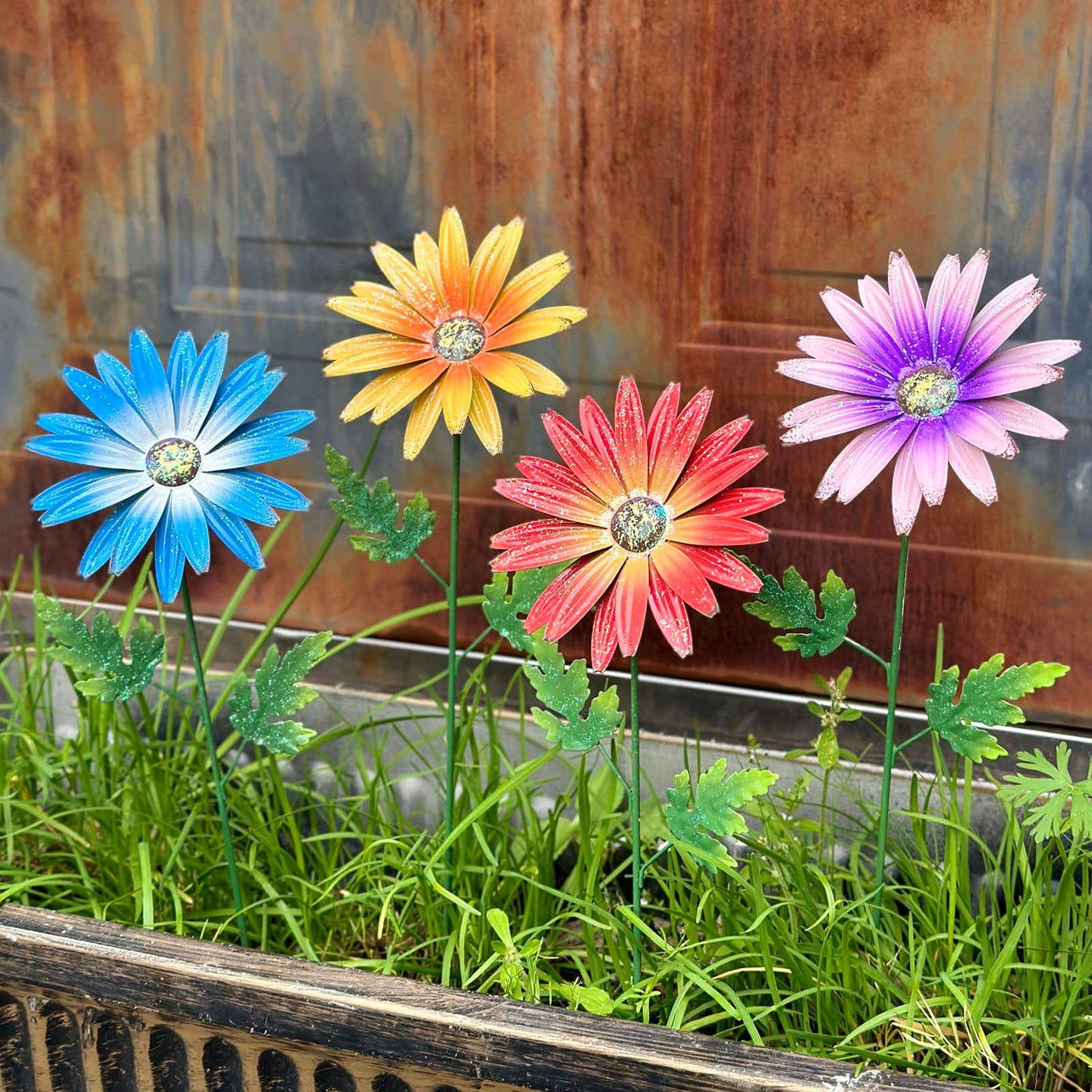 WKHOMEDECO Metal Flowers for Outside, 4 Pack Decorative Garden Stakes with Spring Design, 16.5 Inch Handmade Iron Outdoor Metal Garden Decor, Flickering Daisy Yard Art for Patio Lawn