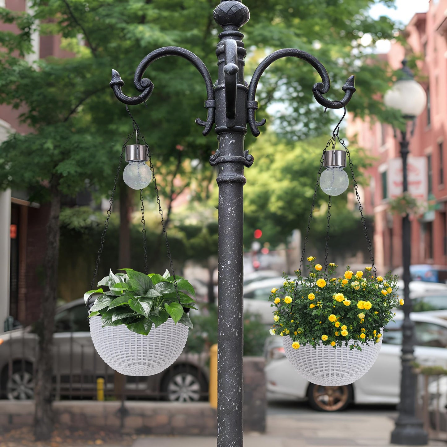 ZUIAOYIBOU Hanging Pots for Plants Outdoor - 2 Pack White Artificial Rattan Solar Flower Baskets with Drainage Holes & Removable Tray, Garden Gifts for Women/Mothers, Porch, Balcony Decor