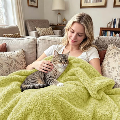 Exclusivo Mezcla Fleece Light Green Throw Blanket for Couch Sofa, Ultra Soft, Lightweight and Fluffy Blankets for Women, All Season, 50x60 Inches