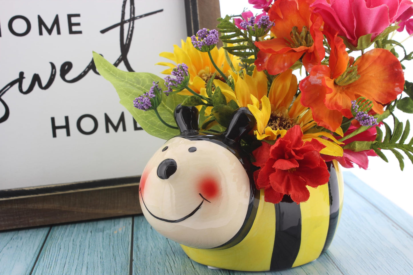 Lucky Winner Whimsical Bumblebee Planter Pot - Decorative Bee Insect Plant Pot for Indoor Outdoor Home Garden Decor (Large)