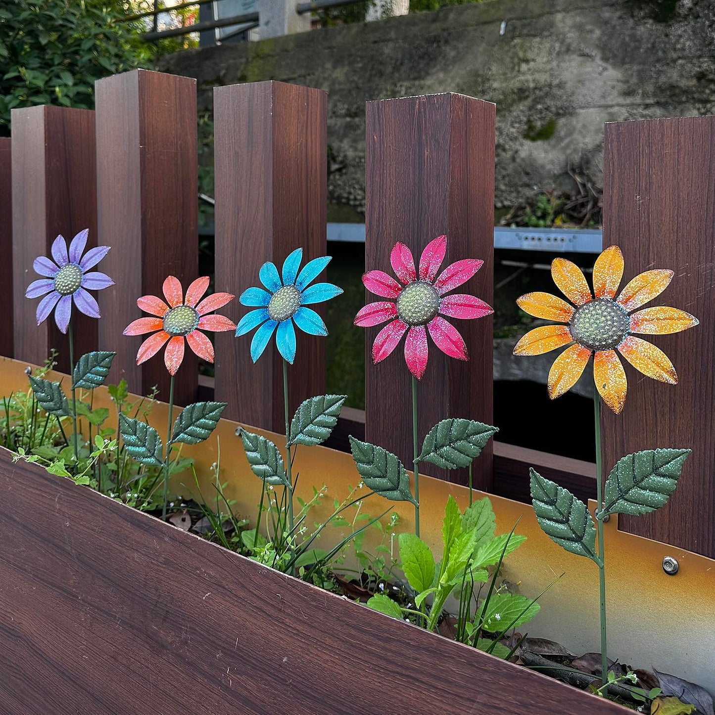 HUTHDAK Metal Flowers for Outside,5 Pack 16.15" Decorative Garden Stakes with Swaying Flowers Head Yard Art,Spring Garden Decor for Lawn, Pathway & Yard
