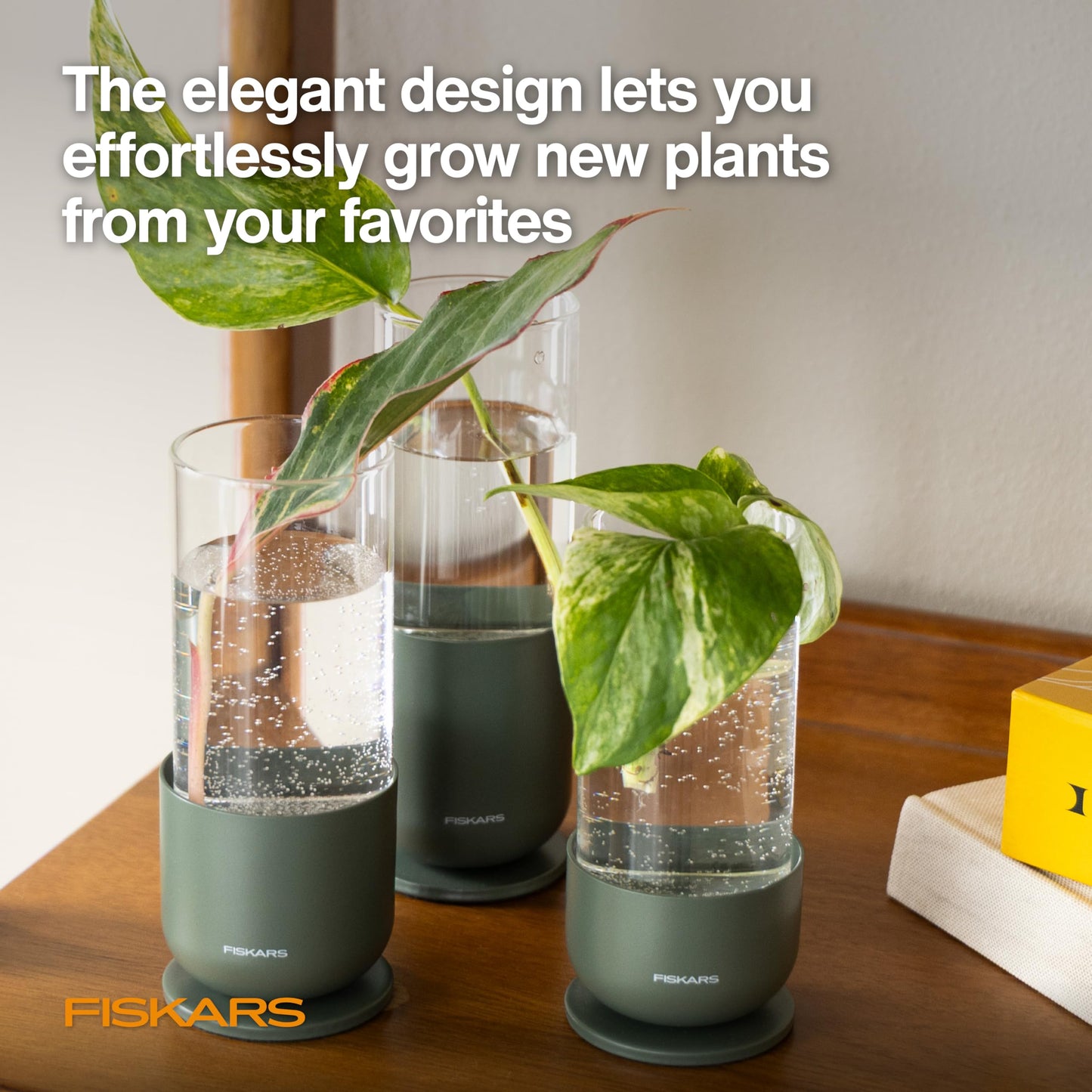 Fiskars Plant Propagation Set, Glass Vases with Metal Stands for Rooting Cuttings, Hydroponic System for Growing Plants in Water & Decorative Display for Indoor Garden Decor, 3 Pack, Clear