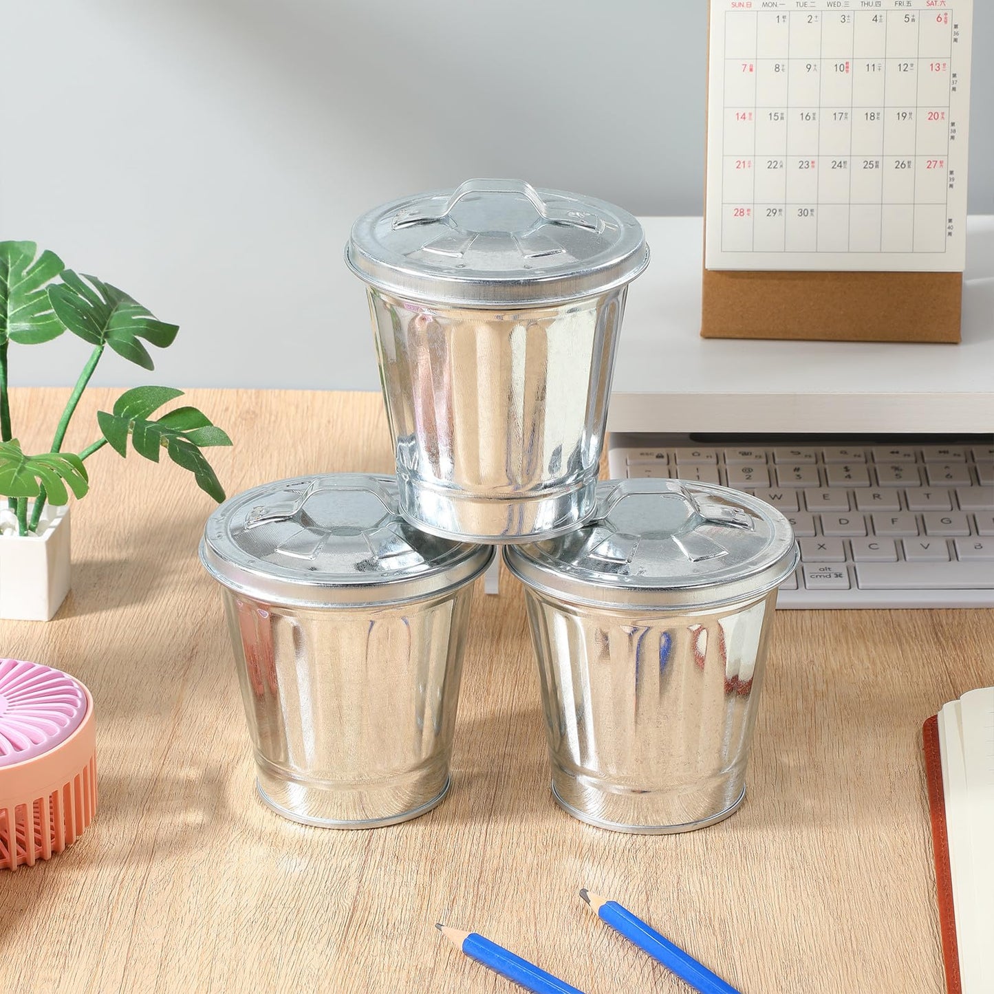 IMIKEYA 3pcs Mini Metal Trash Can: Desktop Mini Trash Cans with Lid 3. 5 * 3. 7 Inch Small Garbage Cans Cute Flowerpots Small Trash Can for Desk Storage Bin with Lids for Special Party Favors