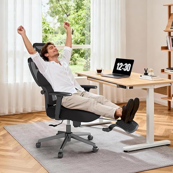 Ergonomic Office Chair with Footrest – Adjustable Lumbar Support, 3D Armrests &