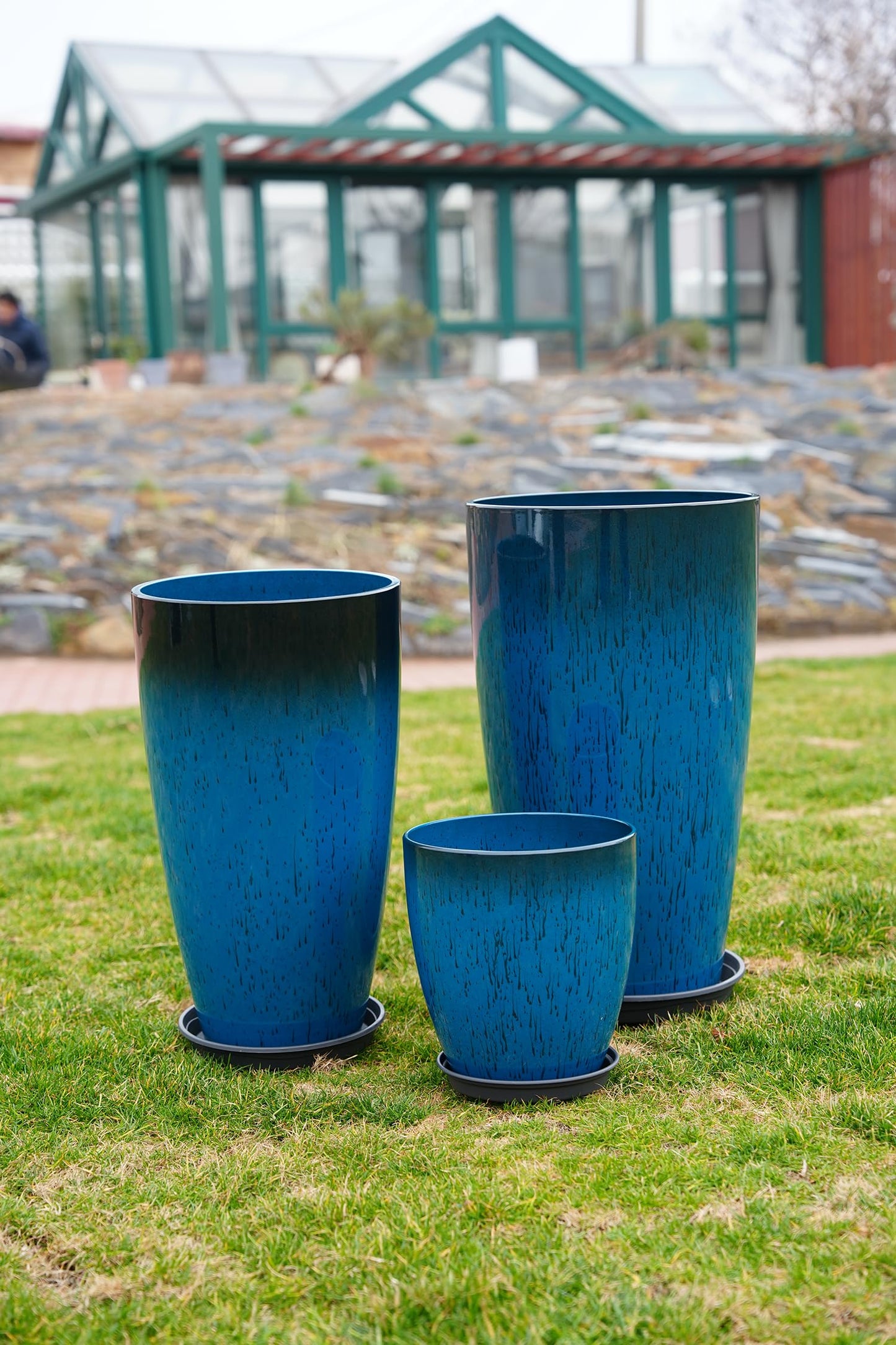 MinCHI257 24,21,11 Inch Large Plastic Planters with Drainage Hole and Saucer - Set of 3 Tall Plant Pots Indoor Flower Pot Tall Round Planters Outdoor Large Tall Planter