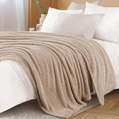 Exclusivo Mezcla Fleece King Size Bed Blanket, Ultra Soft, Lightweight and Fuzzy Camel Blanket for Women, Home Decor, 90x104 Inches