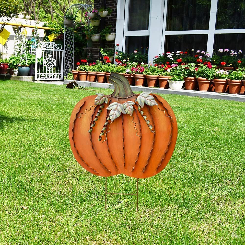 Linfevisi Metal Pumpkin Stakes Yard Signs Decorative Garden Stake Fall Decor Pumpkins Lawn Stakes Ornaments Outdoor Fall Garden Decor Autumn Harvest Yard Art Thanksgiving Halloween 26" Set of 2