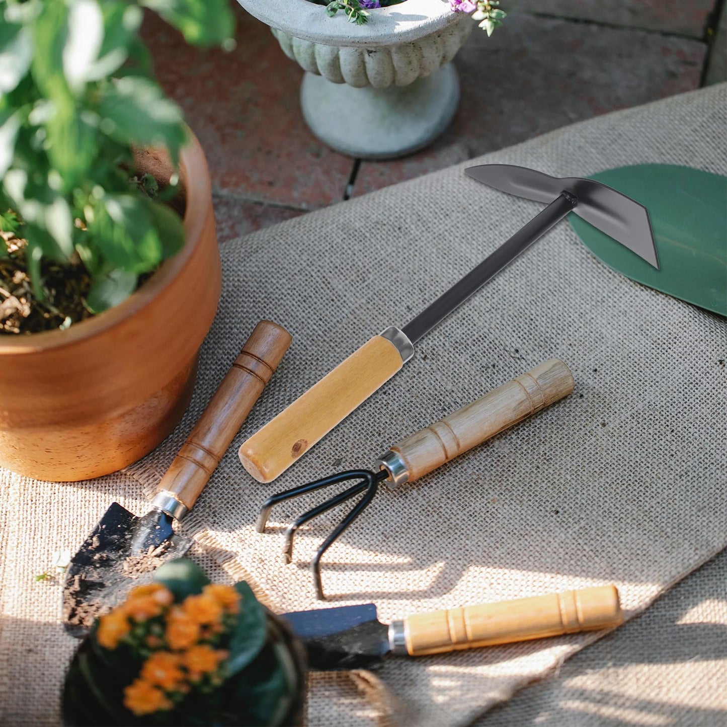 BEBEMOKO 2pcs Small Garden Shovel Hand Trowel for Gardening with Wooden Handle Portable Mini Shovel for Planting and Digging Soil in Garden and Flower Pots