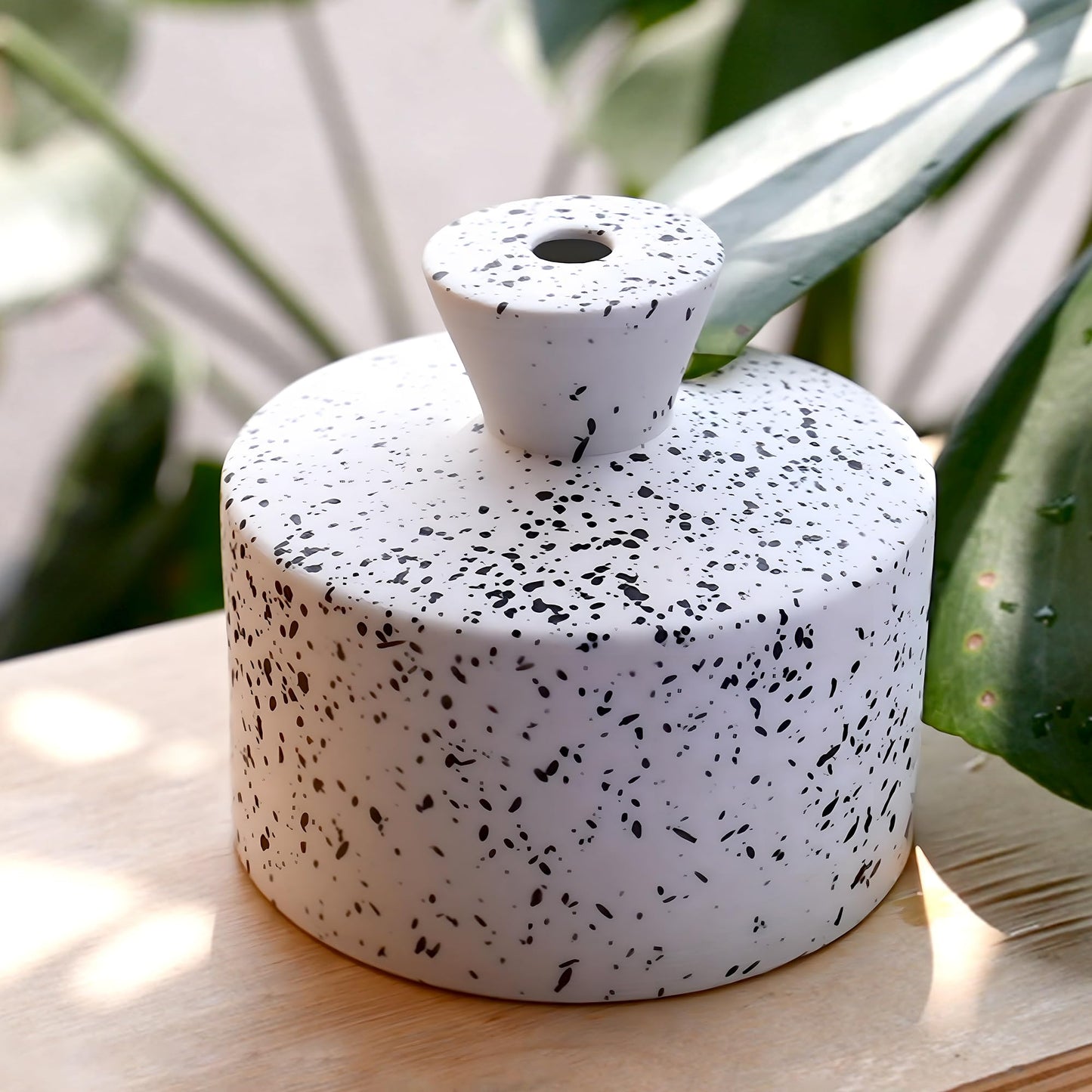 Manykettle Ceramic Watering Bell, Decorative Watering Can for Plants, Stylish Indoor and Outdoor Watering Pot, Perfect for Home Garden and Office Décor(Starry White 19 fl oz)