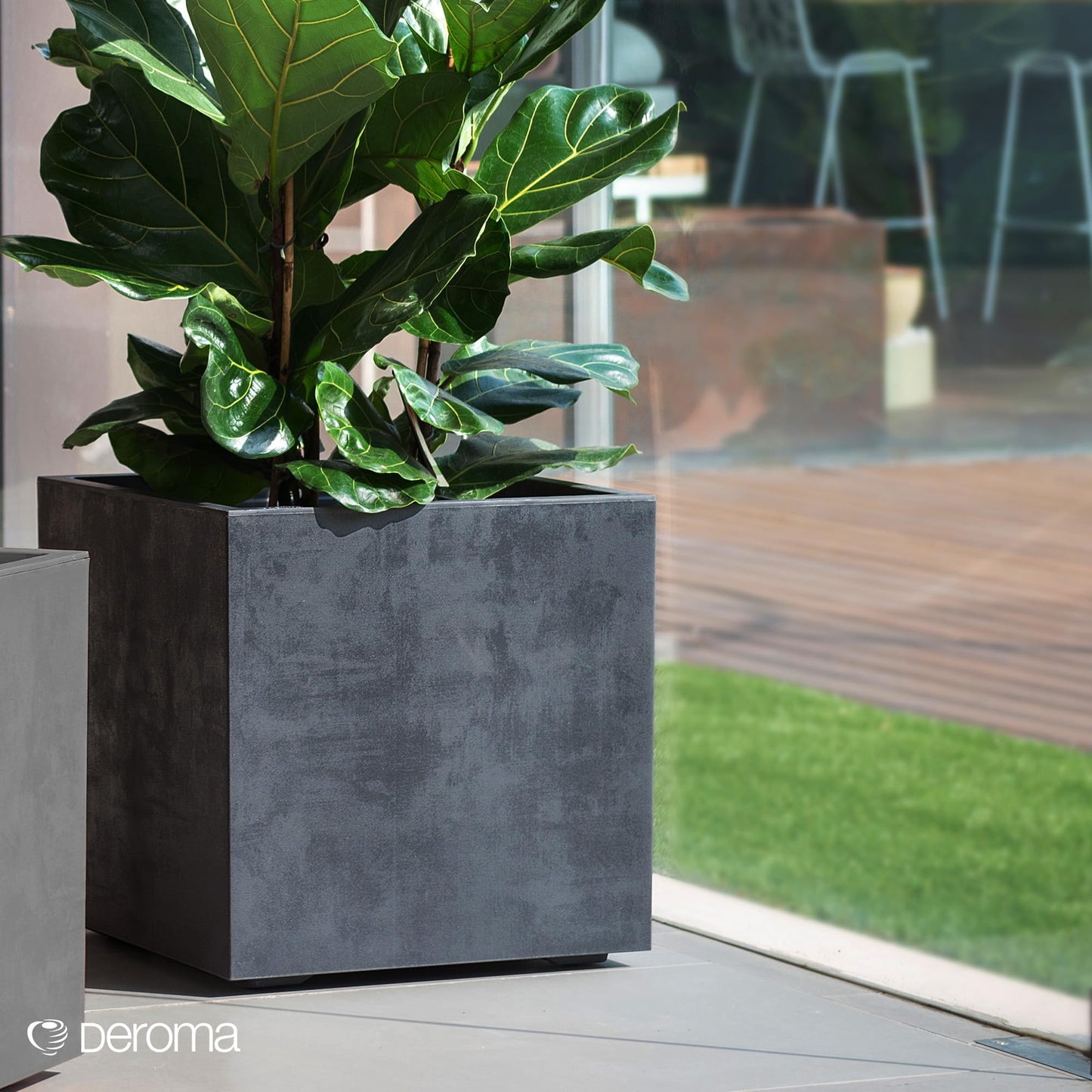 Deroma Millennium 10” Cube Planter | Light & Durable Plastic | Indoor or Outdoor Square Pot for Patio/Porch | Includes Water Reserve & Drain Plug | Trendy Planter for Plants, Flowers, Garden | Black