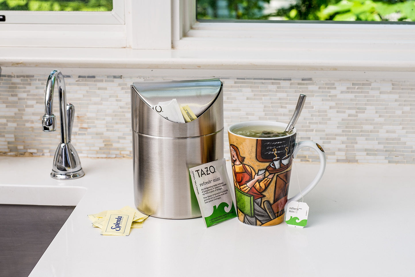 Estilo Mini Countertop Trash Can | Brushed Stainless Steel, Swing Top Lid Trash Bin, Silver 1.5 L / 0.40 Gallon | Kitchen Countertop, Bedroom, Bathroom, Home Office, Desktop, Table Top Trash Can