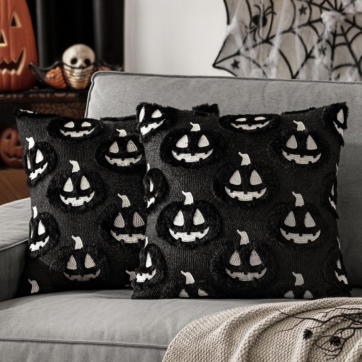MIULEE Thanksgiving Fall Halloween Throw Pillow Covers 18x18 Decorative Pumpkin Pattern Pillowcases Soft Plush Faux Wool Cushions for Home Patio Sofa Couch,Black