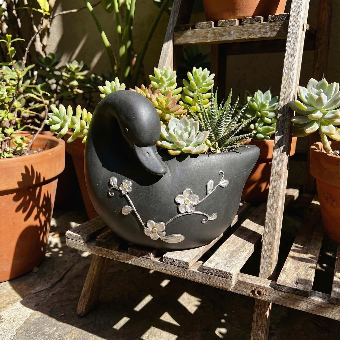 Euiroet Swan Flower Pot - Unique Resin Sculpture, Enchanting Decorative Garden Planter, Elegant Swan Vase for Succulents & Air Plants, Indoor/Outdoor Use, Durable & Whimsical Design (Black)