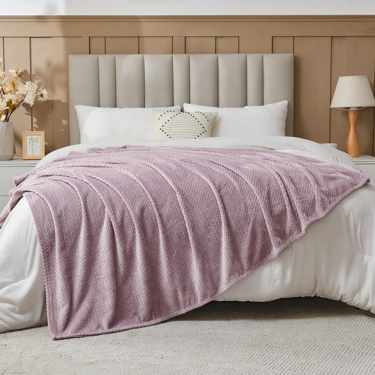 NEWCOSPLAY Super Soft Throw Blanket Light Purple Premium Silky Flannel Fleece Leaves Pattern Lightweight Bed Blanket All Season Use (Light Purple, Throw(50"x60"))