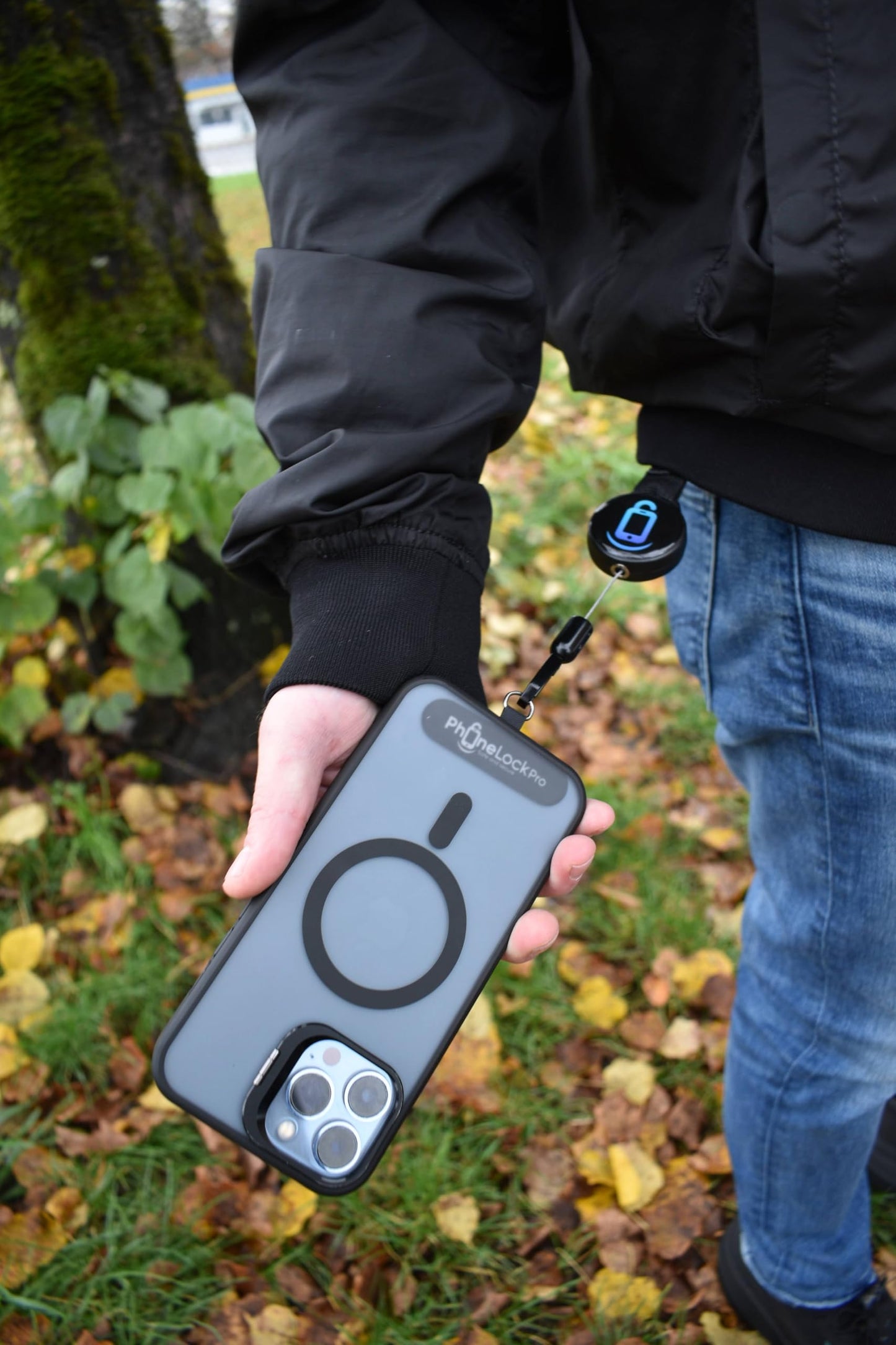 PhoneLockPro - Retractable Anti-Theft Phone Holder with Belt Clip – Durable Stainless Steel and Zinc Alloy – Perfect for Travel, Hiking, Work, and Daily Use – Prevent Drops and Protect Against Theft
