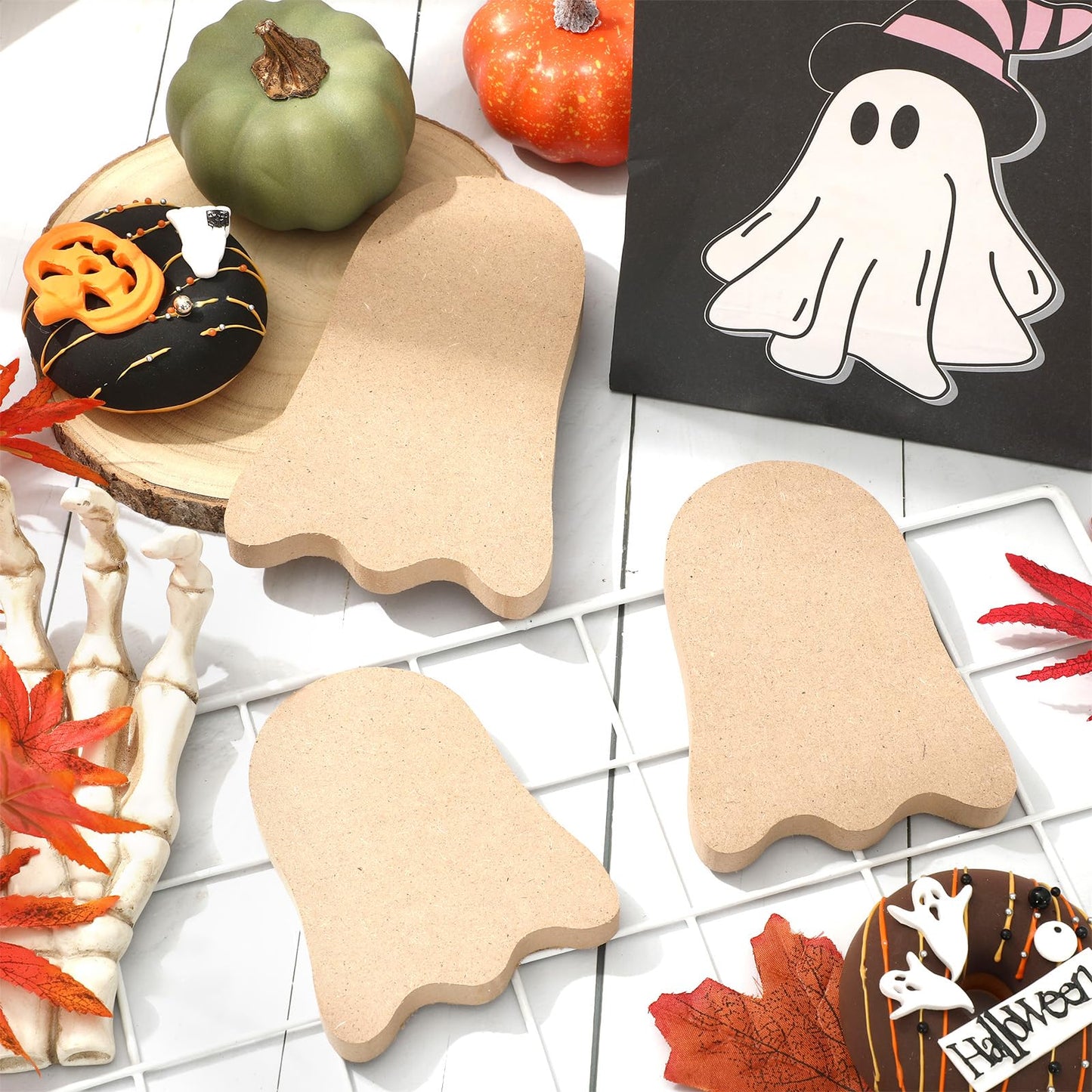 JarThenaAMCS 6Pcs Halloween Wooden Sign Cute Ghost Unfinished Ghost Shaped Table Wooden Signs for Halloween Autumn Tiered Tray Decor Home Kitchen Office DIY Craft