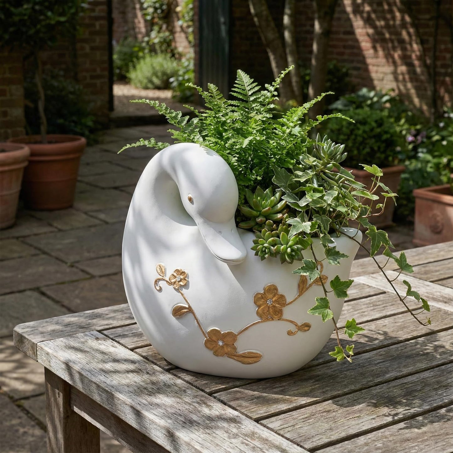 Elenon Goose Planter for Succulents Indoor Outdoor with Drainage Hole, Unique Home Garden Decor Resin Cute Flower Pot Gift Idea for Plant Lovers (White)