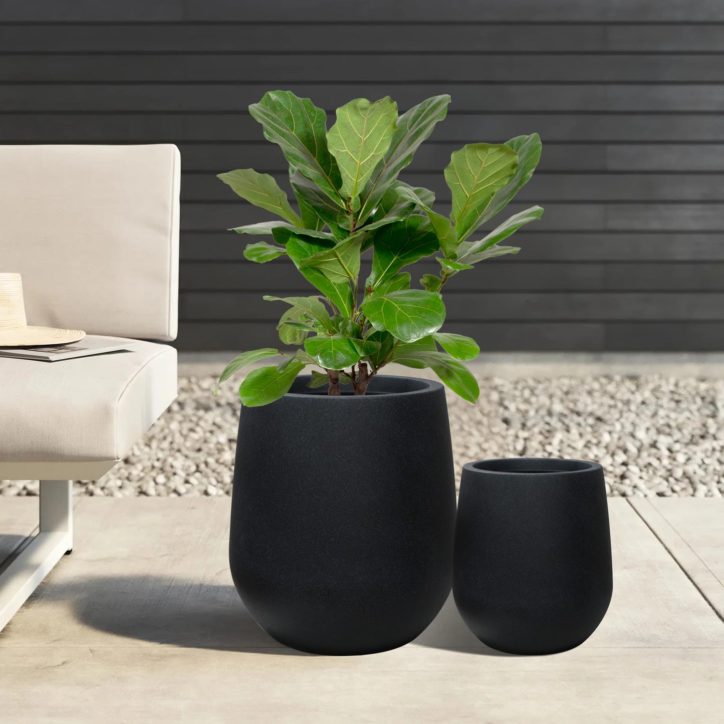 16.9 Inch Plastic Tall Planters for Outdoor Plants,Modern Black Round Tapered Flower Pot for Outdoor and Indoor Plants, Large Plant Pots with Drainage Holes and Rubber Plug for Home Garden Patio