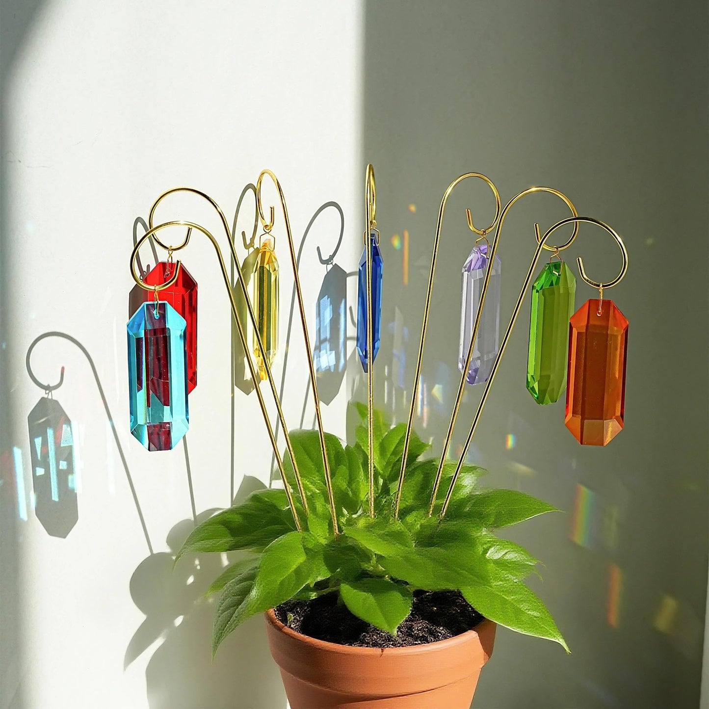 H&D HYALINE & DORA 7 Pack Crystal Suncatcher Prisms 13.7 '' Sun Catchers Indoor Window Small Trellis Golden Plant Suncatcher Stake for Potted Plants Indoor Decoration