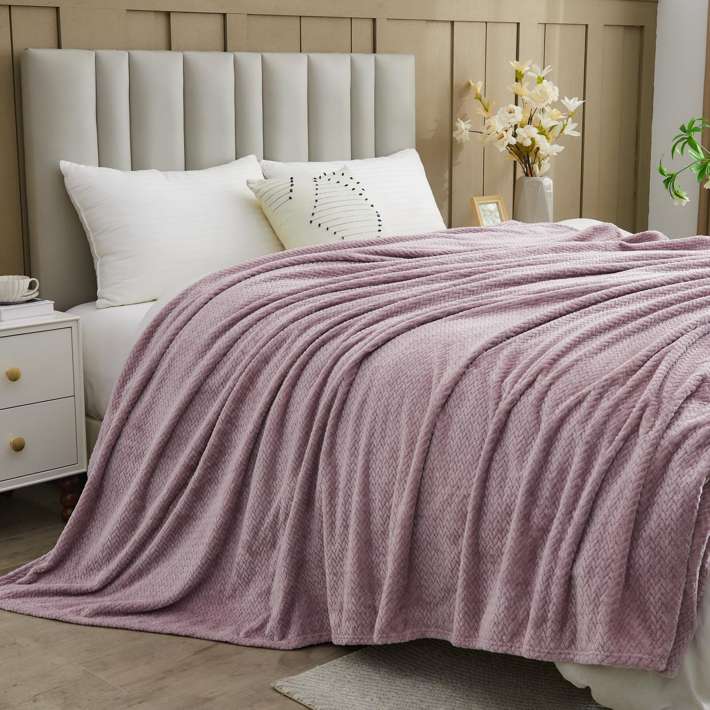 NEWCOSPLAY Super Soft Throw Blanket Light Purple Premium Silky Flannel Fleece Leaves Pattern Lightweight Bed Blanket All Season Use (Light Purple, Throw(50"x60"))