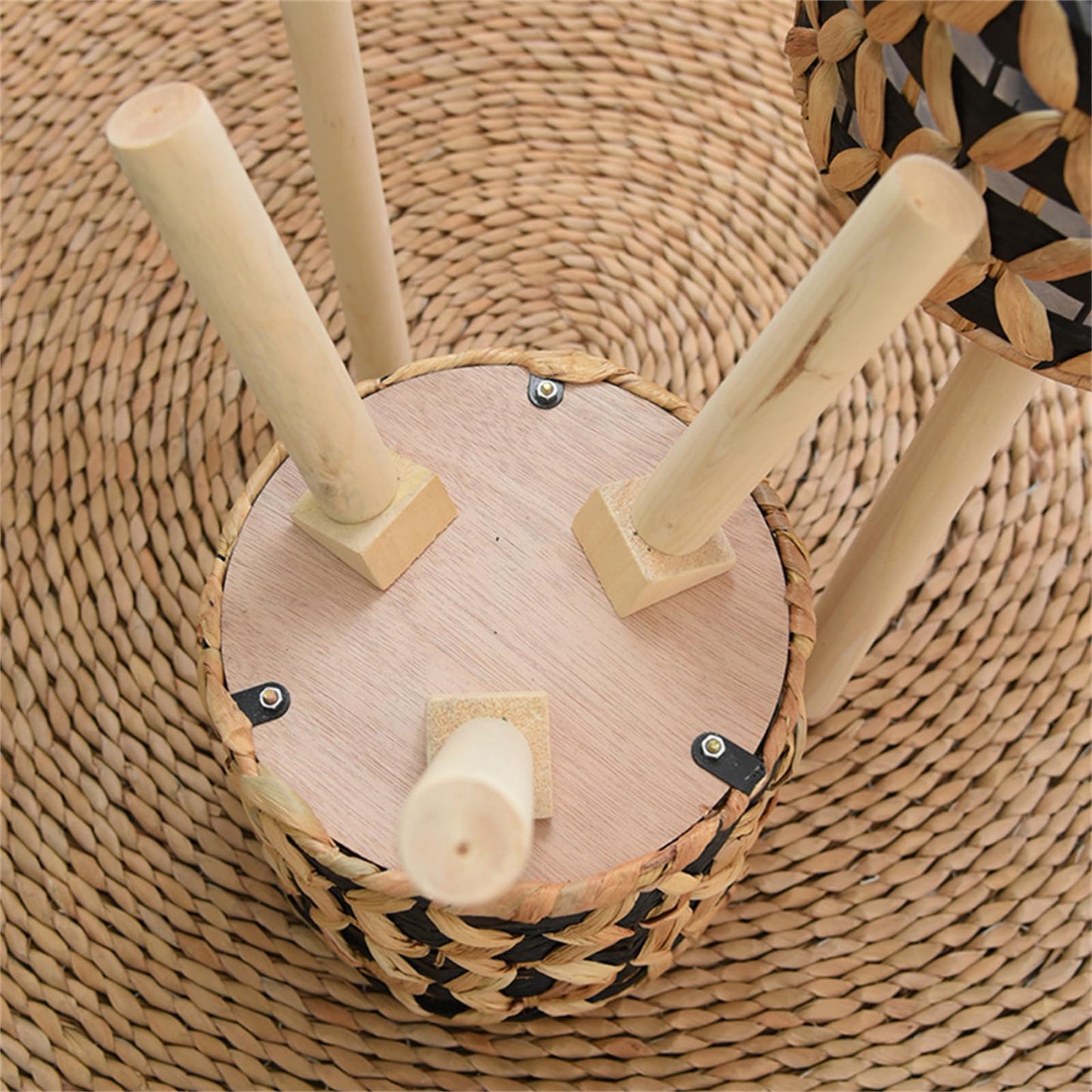 WAGHAVEN Woven Planter Baskets with Plastics Lining and 3 Wooden Legs, Wicker Planter Basket,Boho-Plant Pot with Stand,Plant Baskets Indoor with Liner for Plant, Flowers, Toy, Country Farmhouse