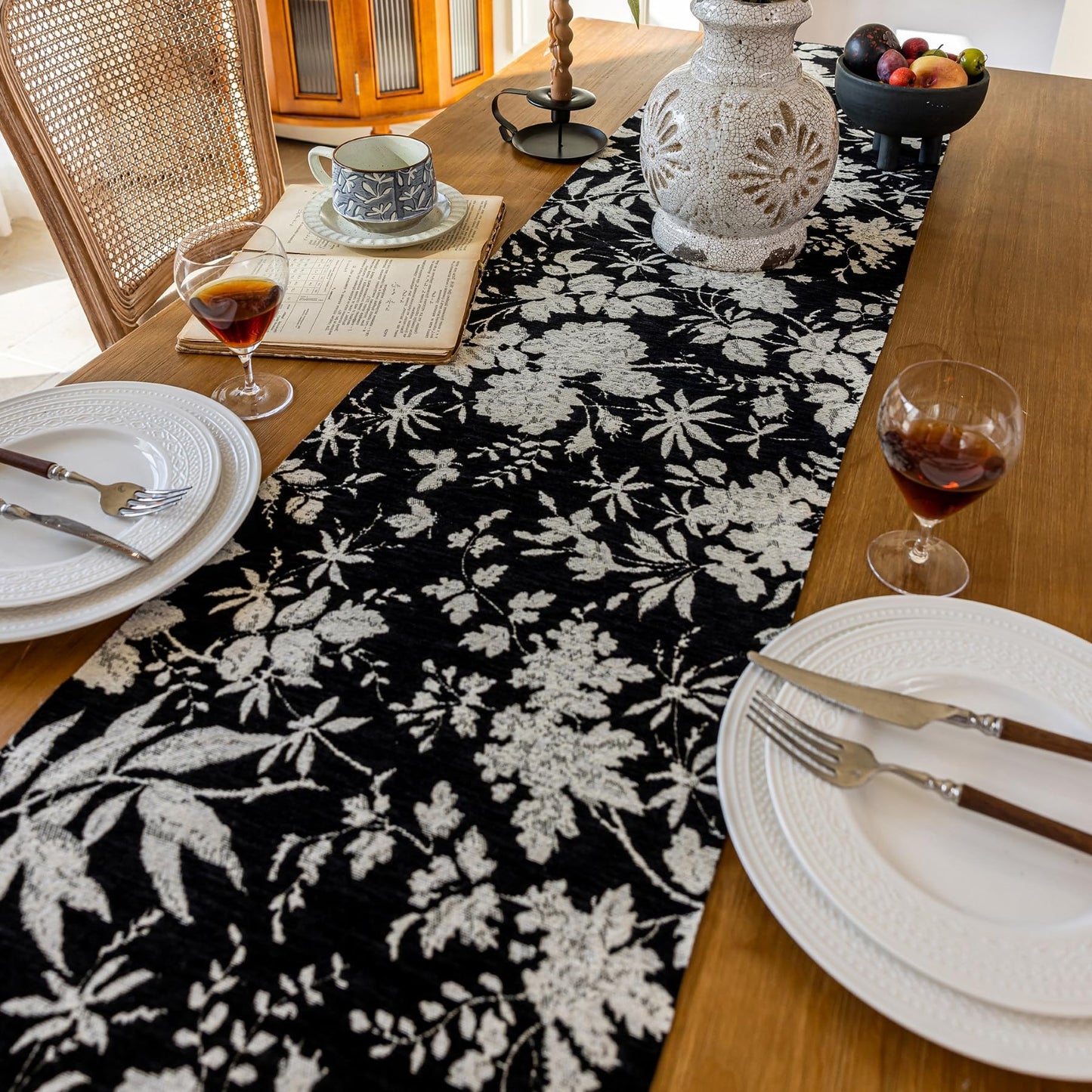 HomeyHo Botanical Dining Table Runner with Tassels Luxury Table Runner for Home Party Decor Jacquard Floral Elegant Halloween Natural Table Runners 13 x 71 Inch Black
