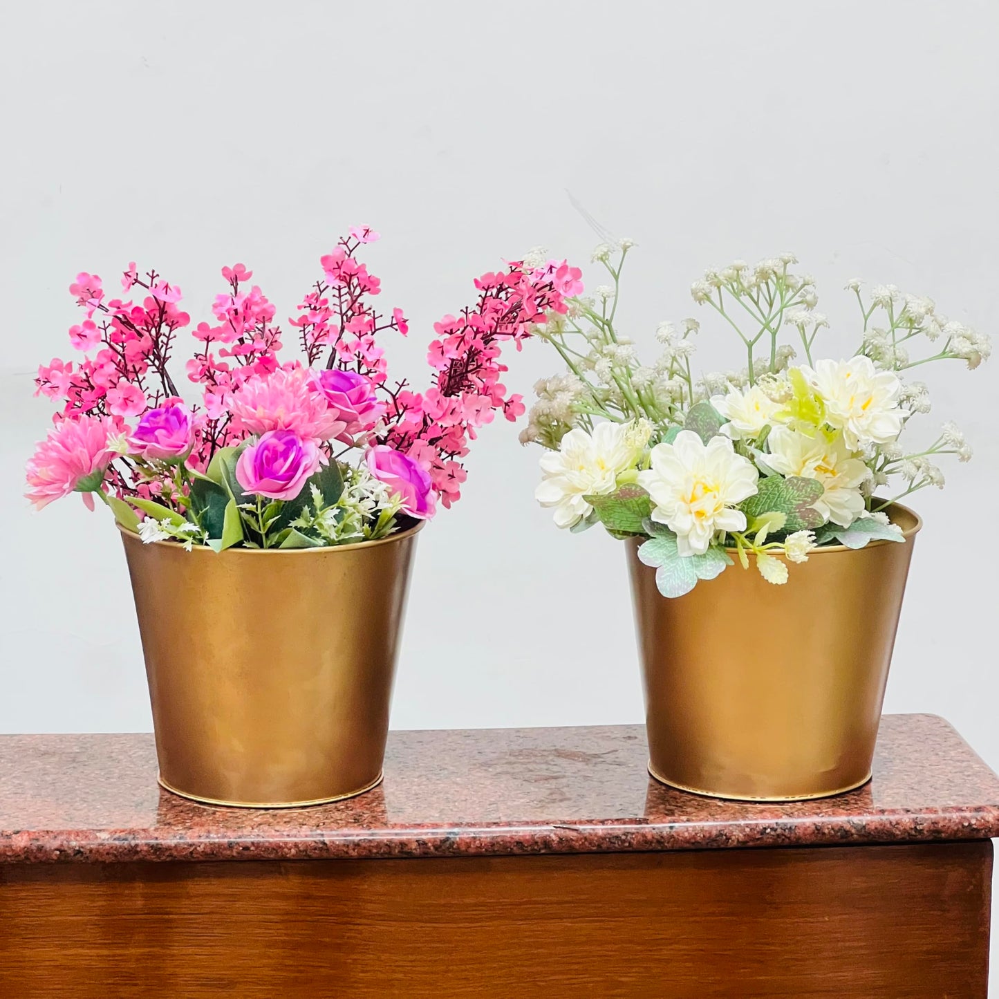 Hosley Set of 2 Gold Bucket/Pots with PVC Liner, 6.5" Dia x 6" H Ideal Gift for Floral Arrangements Wedding Home Office Party DIY Indoor Outdoor Garden Patio