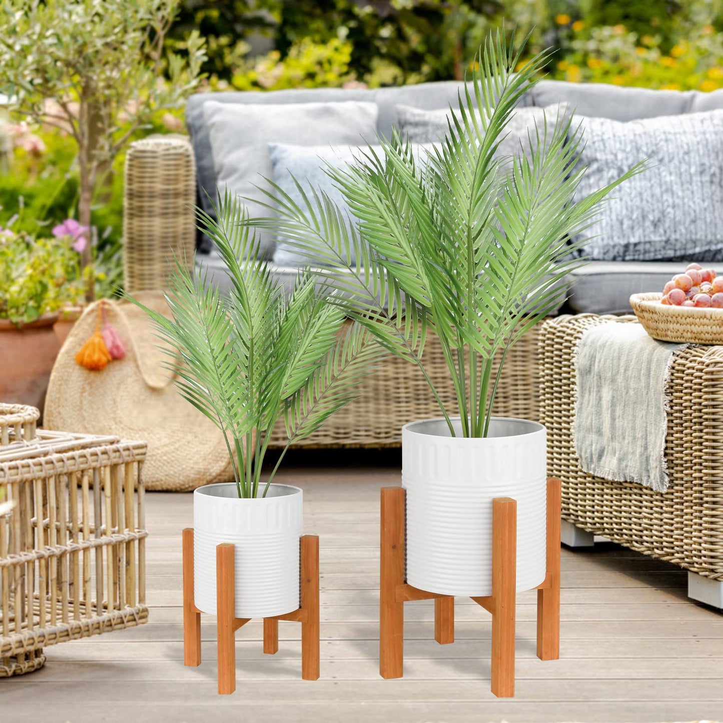 Chonsun 2-Piece White Metal Planter Set with Wood Stand, Indoor Mid Century Modern Planters with Drainage, 8" & 10"