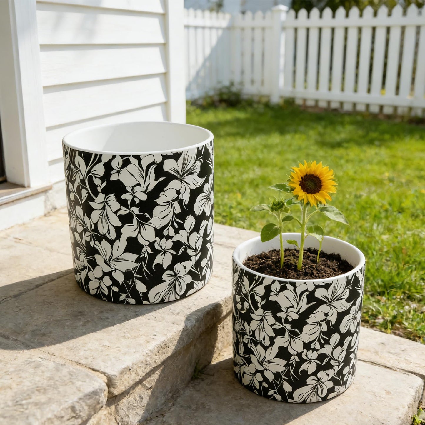 Ceramic Flowerpot Kit with Drainage Holes and Trays，5.9/4.9in Home Decor Planter for Indoor Potted Plants and Succulent Plants，2 Set of Black and White Plant Pot for Housewarming and Home Gifts