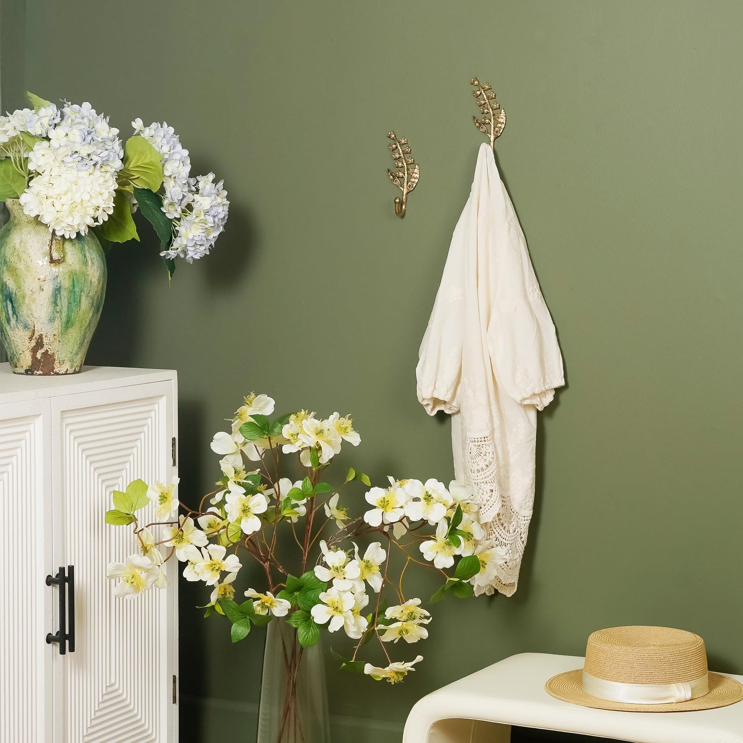 SOFFEE DESIGN 2PCS Golden Bellflower Hooks, Spring Blossom Robe Holders, Floral Bathroom Accessories with Curved Stem