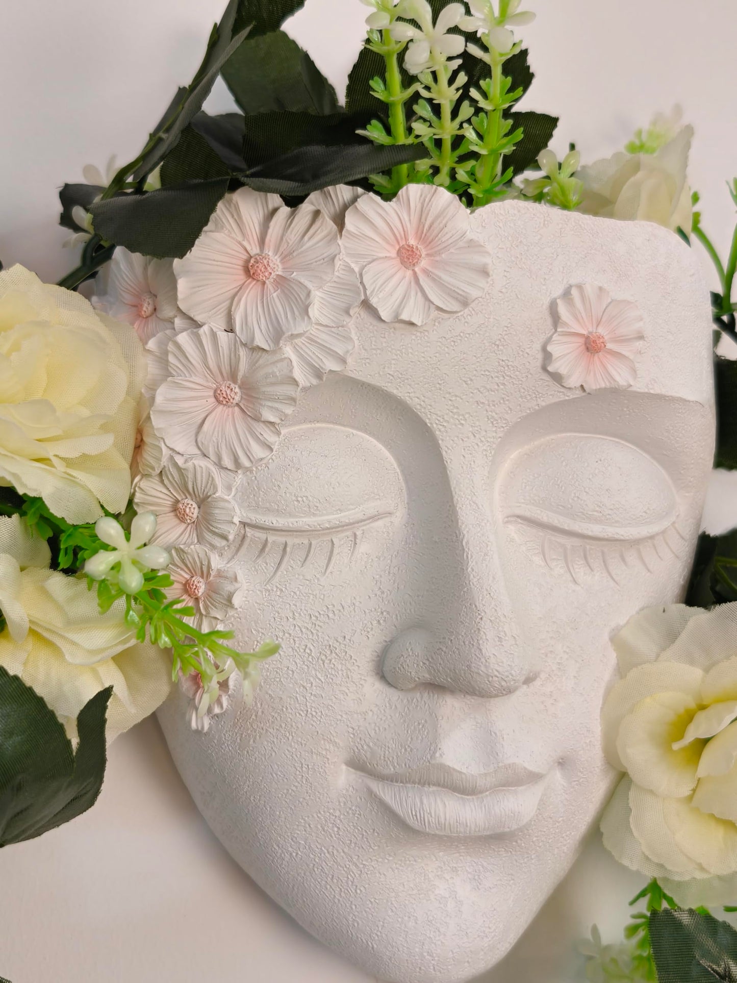 Face Shape Wall Planter Elegant White Resin Wall-Mounted Head Pot with Drainage Hole Unique Small Vase Holder for Succulents, Hanging Plants & Home Decor Beautiful Gift for Plant Lovers