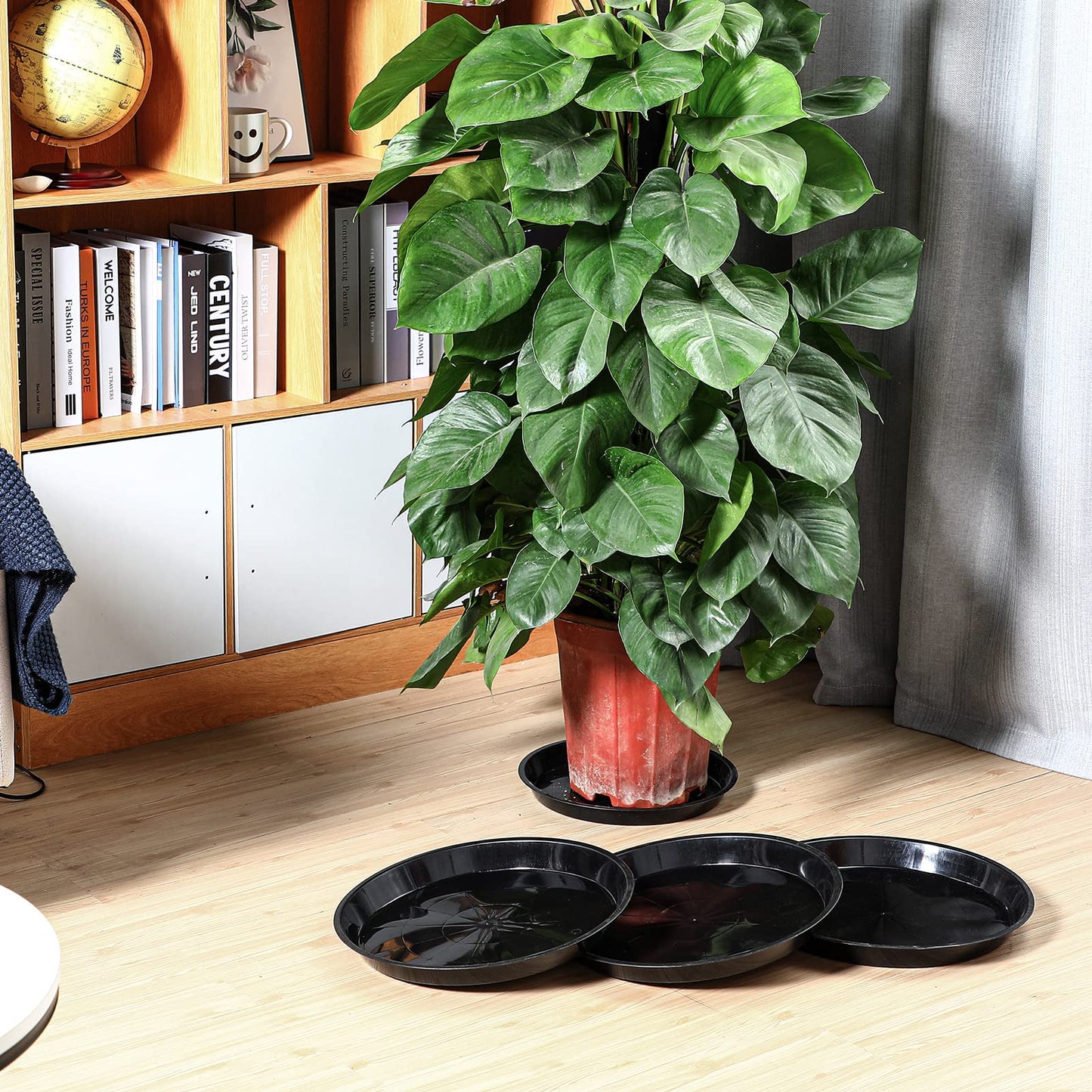Sawysine 30 Pack Plastic Plant Saucer Round Drip Trays Black Flower Pot Saucers Thick Plant Dish Sturdy Water Tray Heavy Drainage Potted Container for Indoor Outdoor Garden (12 Inches)