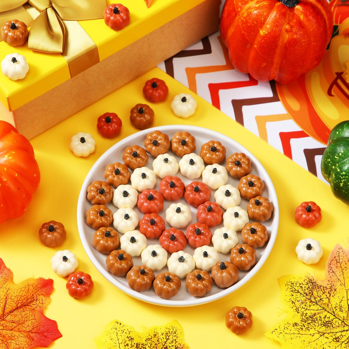 Geelin 90 Pcs Thanksgiving Mini Pumpkin Resin Charms Pumpkin Autumn Resin Artificial Miniature Holiday Figurines Orange Yellow and White Thanksgiving Ornament for Fall Holiday Party DIY Table Scatter